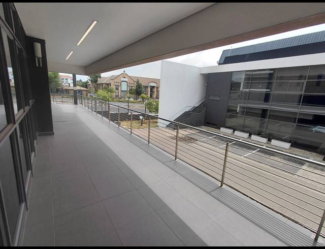 1,005M² OFFICE TO LET IN BRYANSTON